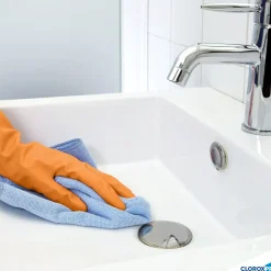 CloroxPro Clorox Clean-Up Disinfectant Cleaner with Bleach Refill, Unscented, 128 oz., 4/Carton (CLO 35420CT)