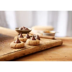 Chocolate<KISSES Hershey's Milk Chocolate Candy Bulk Bag, 66.67 oz (HEC60347)