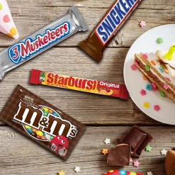 Chocolate<Mars Variety Pack M&M'S, SNICKERS, TWIX & 3 MUSKETEERS Milk Chocolate Pieces, 48 oz., 30 (220-00084)