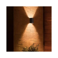 Smart Bulbs<Philips Hue Resonate LED Wall Outdoor Light, Black (576082)