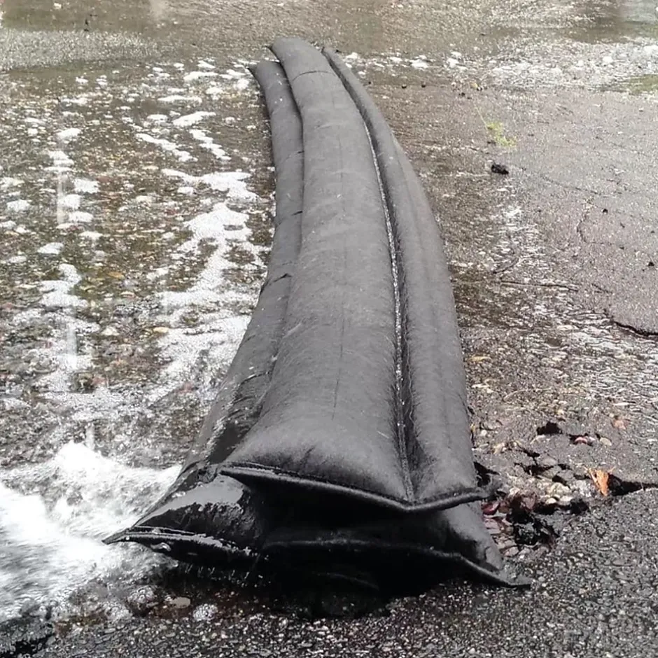 Sorbents & Spill Control<Quick Dam ™ Flood Barriers 3.5" x 17' (204") (QD617-1)