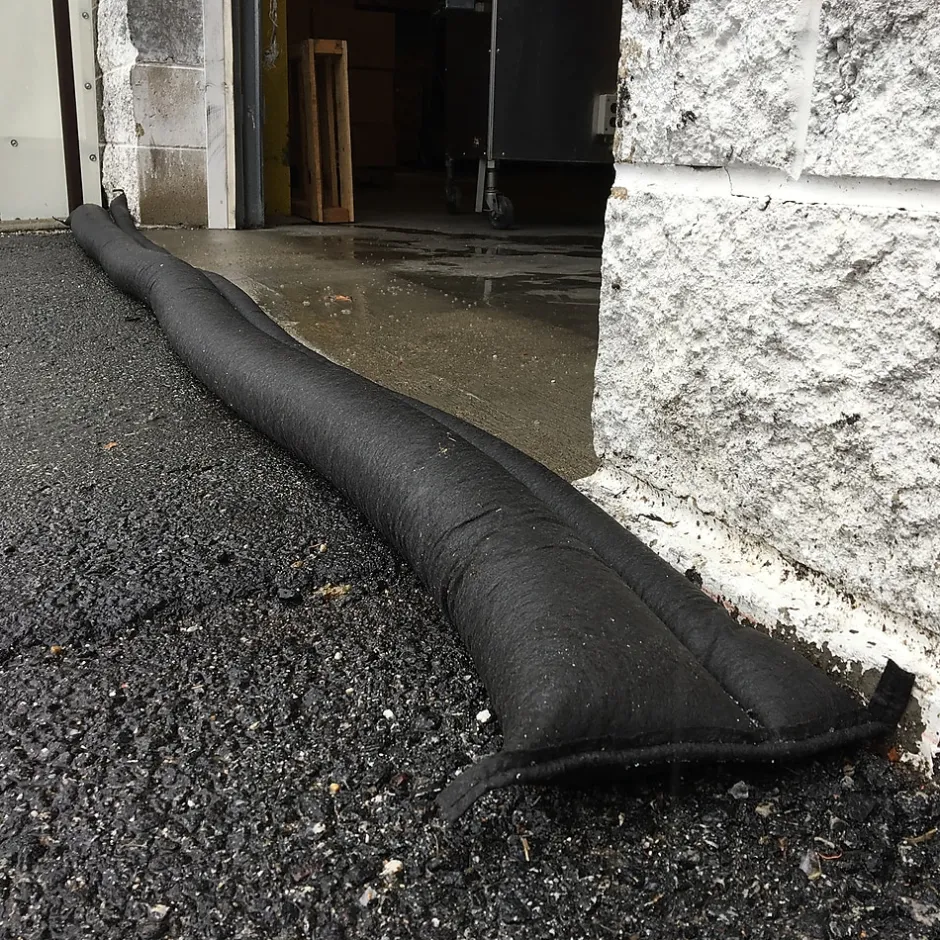 Sorbents & Spill Control<Quick Dam ™ Flood Barriers 3.5" x 17' (204") (QD617-1)