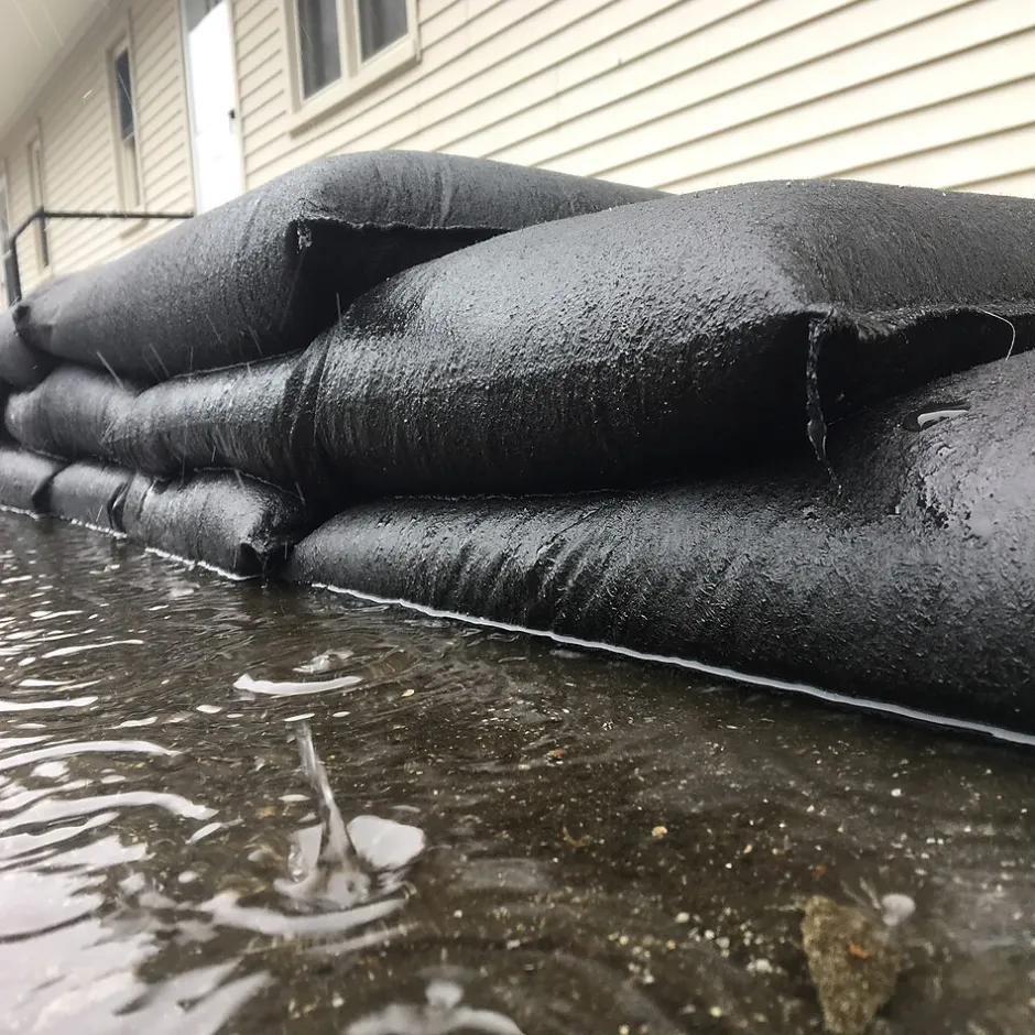 Sorbents & Spill Control<Quick Dam Grab & Go Flood Control Kit, 12", Up to 4 Gal. (QDGGFB-20)